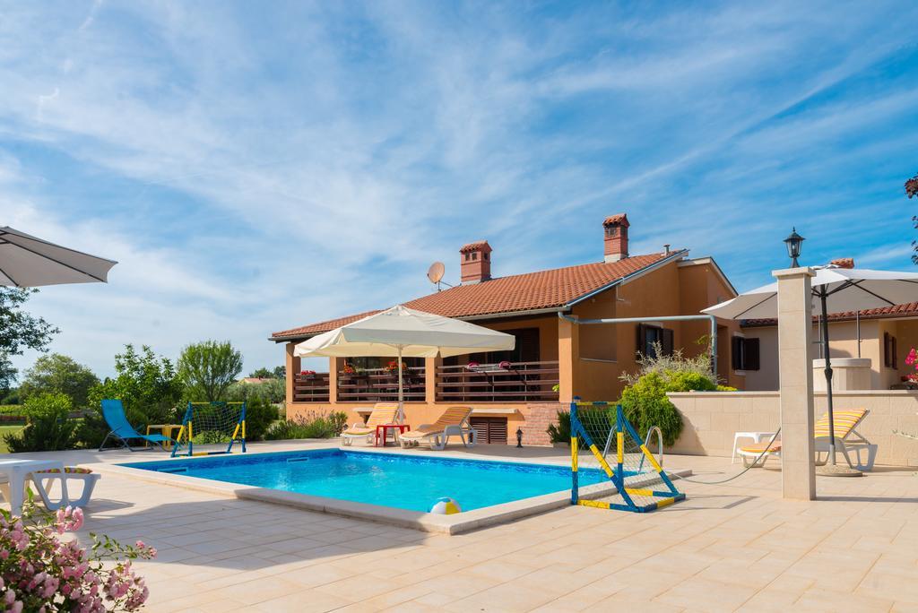 Vila Hacienda Rosemary Muntić Exteriér fotografie