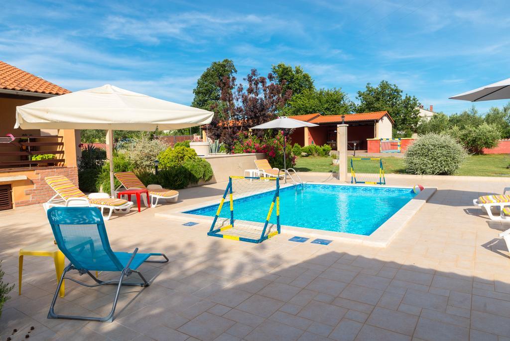 Vila Hacienda Rosemary Muntić Exteriér fotografie