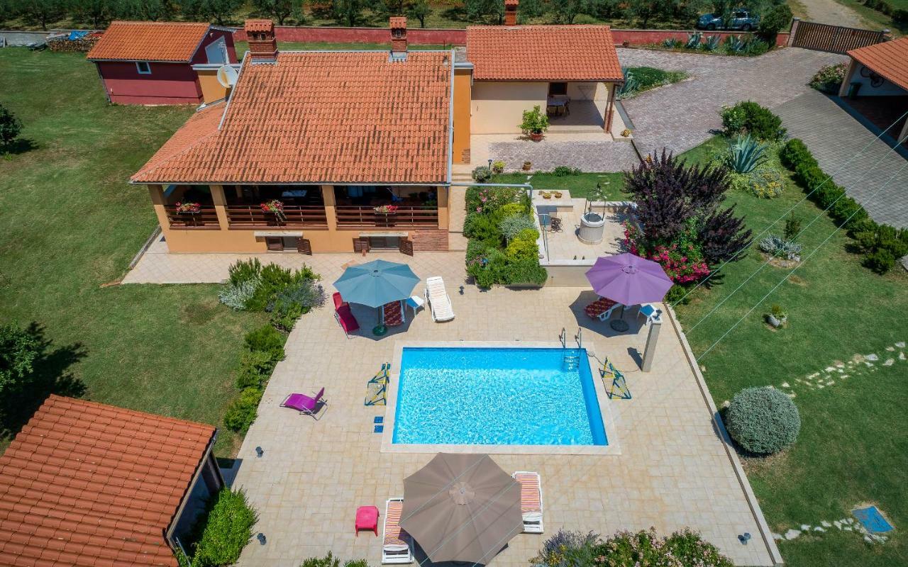 Vila Hacienda Rosemary Muntić Exteriér fotografie