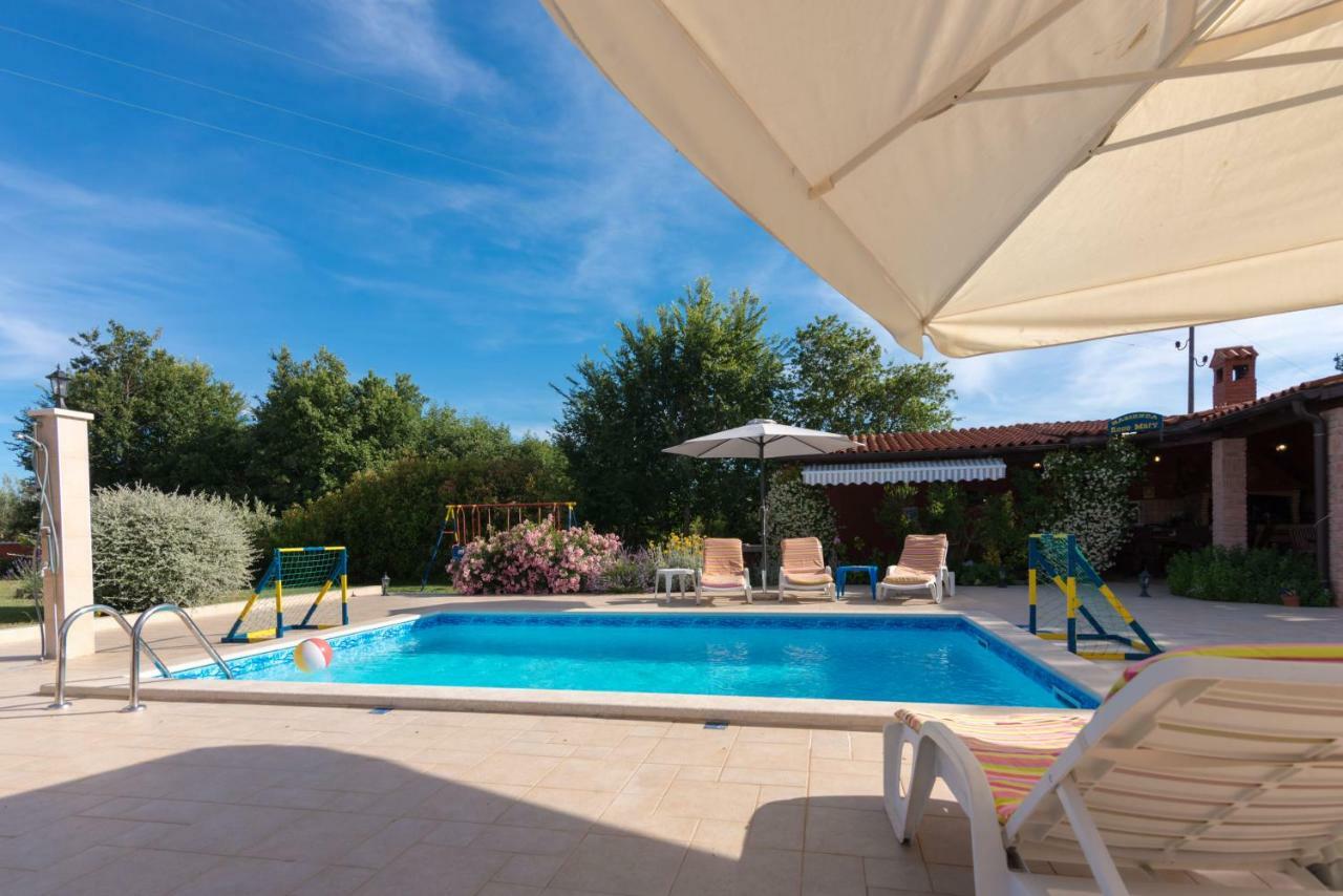 Vila Hacienda Rosemary Muntić Exteriér fotografie