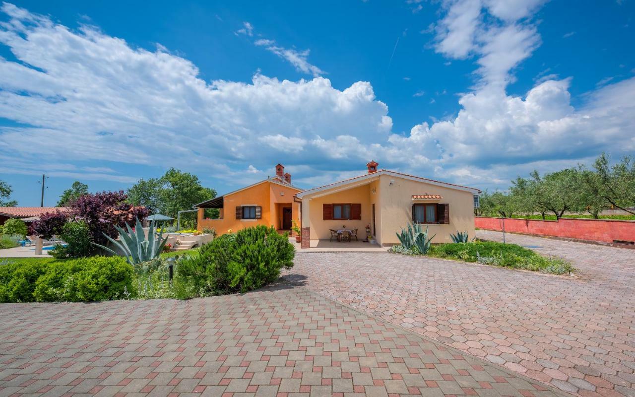Vila Hacienda Rosemary Muntić Exteriér fotografie