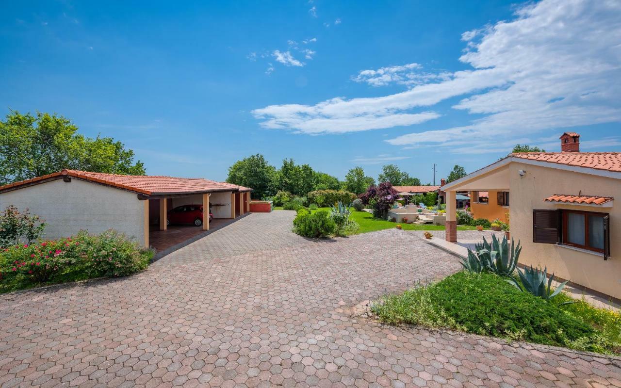 Vila Hacienda Rosemary Muntić Exteriér fotografie