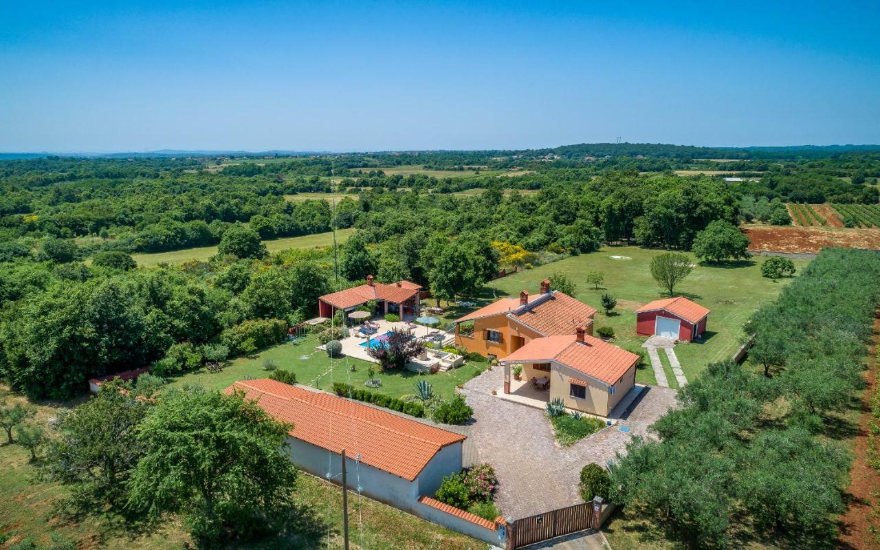 Vila Hacienda Rosemary Muntić Exteriér fotografie