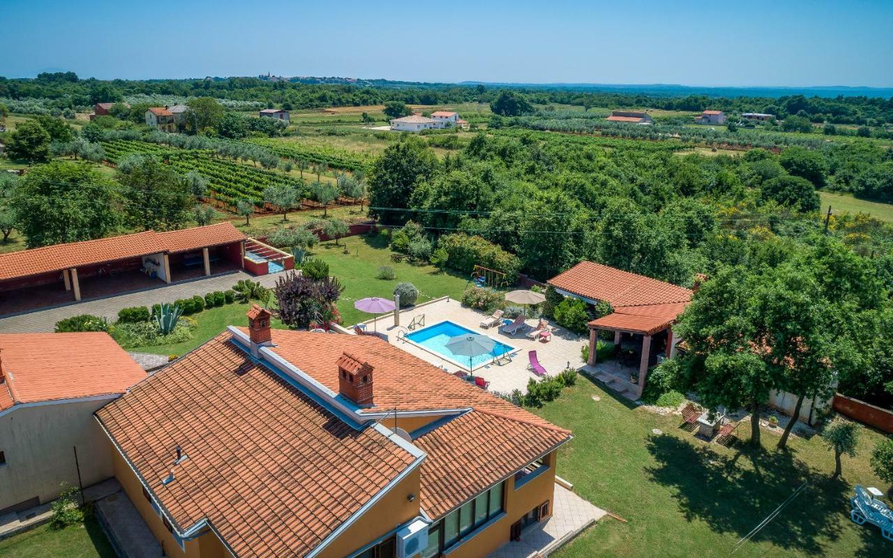 Vila Hacienda Rosemary Muntić Exteriér fotografie