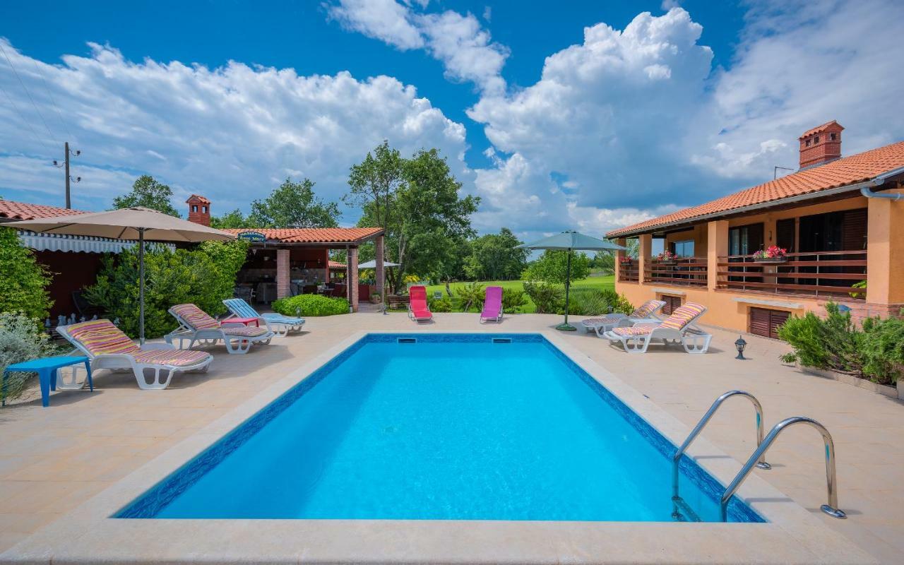 Vila Hacienda Rosemary Muntić Exteriér fotografie