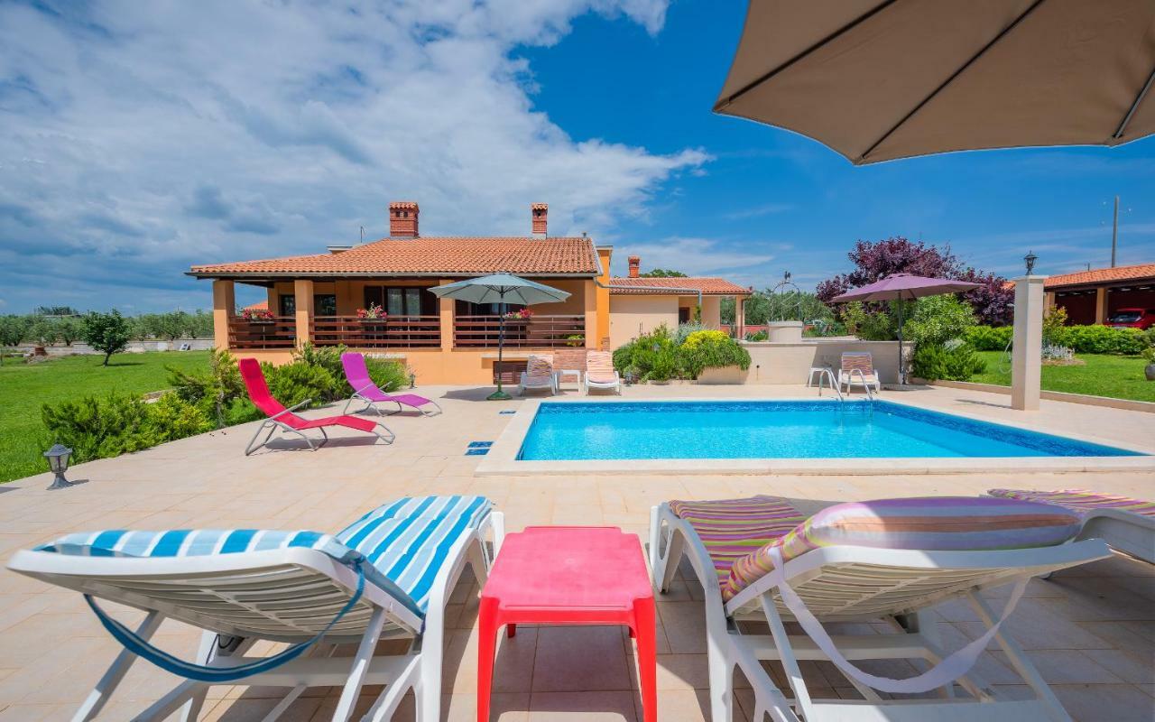 Vila Hacienda Rosemary Muntić Exteriér fotografie