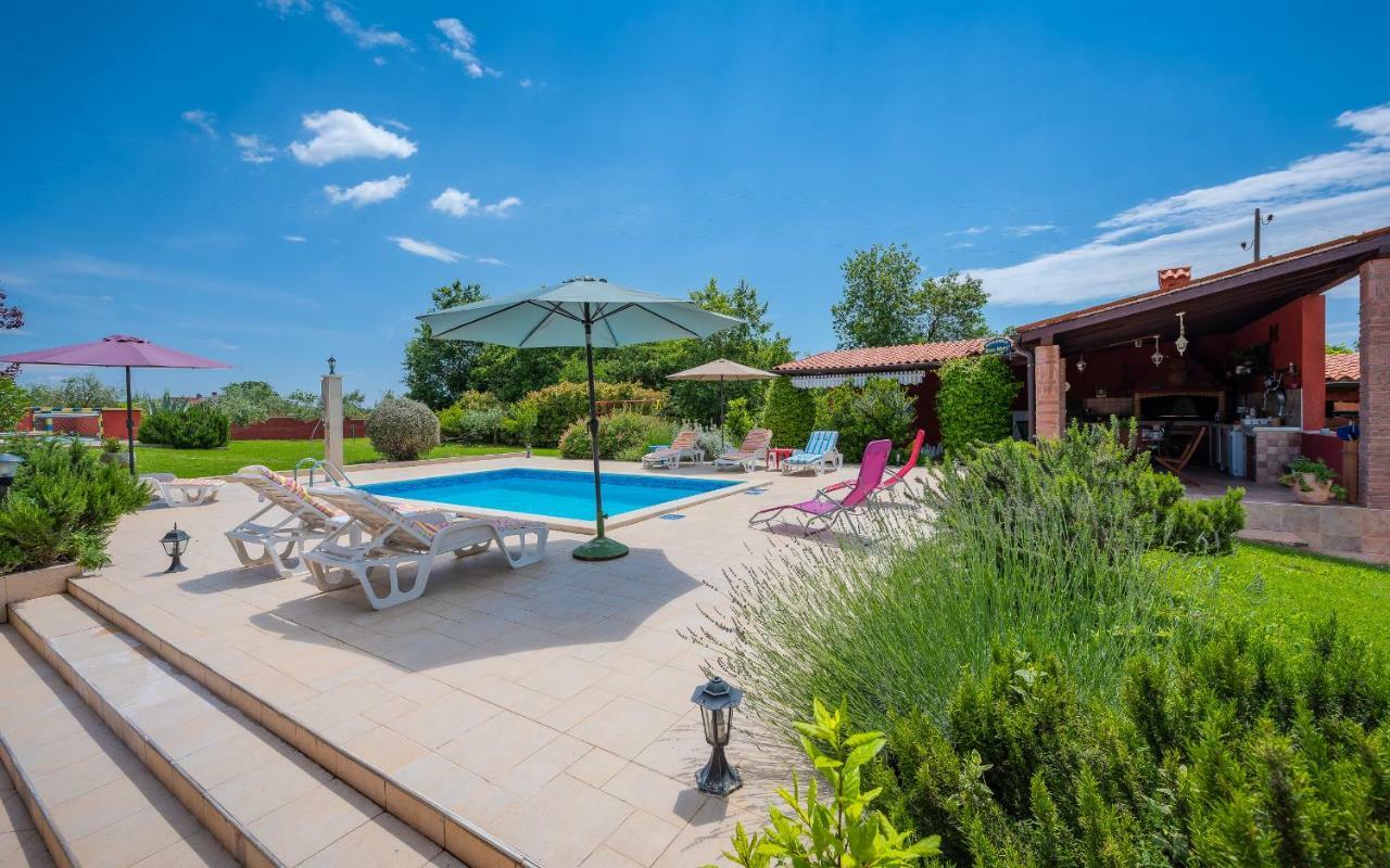 Vila Hacienda Rosemary Muntić Exteriér fotografie