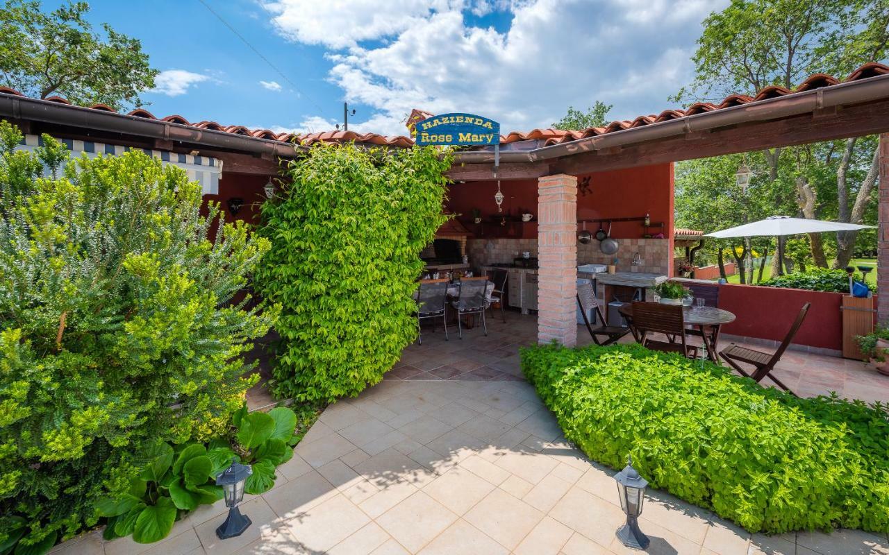 Vila Hacienda Rosemary Muntić Exteriér fotografie