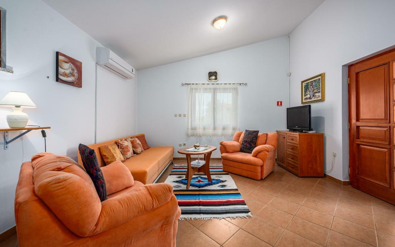 Vila Hacienda Rosemary Muntić Exteriér fotografie