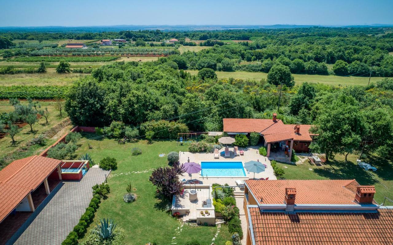 Vila Hacienda Rosemary Muntić Exteriér fotografie