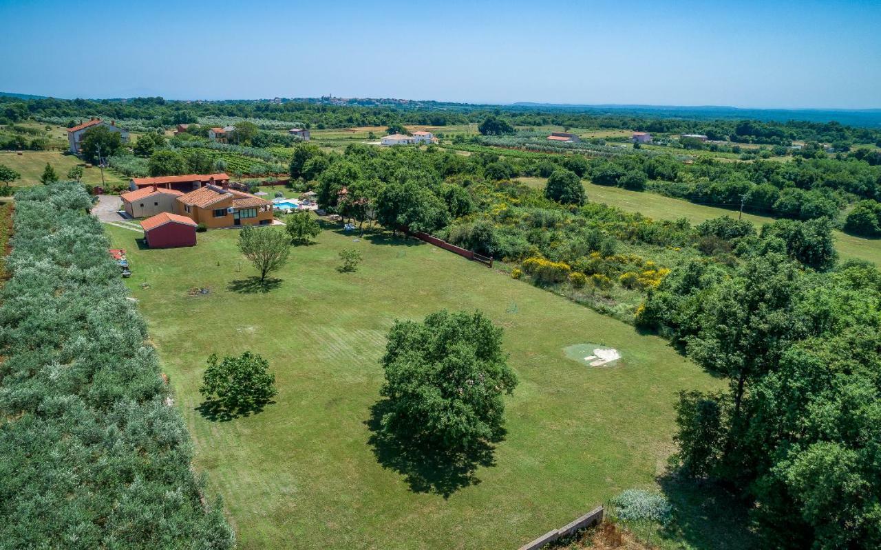 Vila Hacienda Rosemary Muntić Exteriér fotografie
