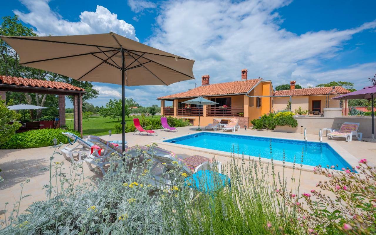 Vila Hacienda Rosemary Muntić Exteriér fotografie