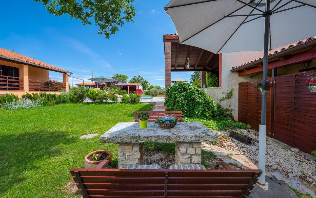 Vila Hacienda Rosemary Muntić Exteriér fotografie