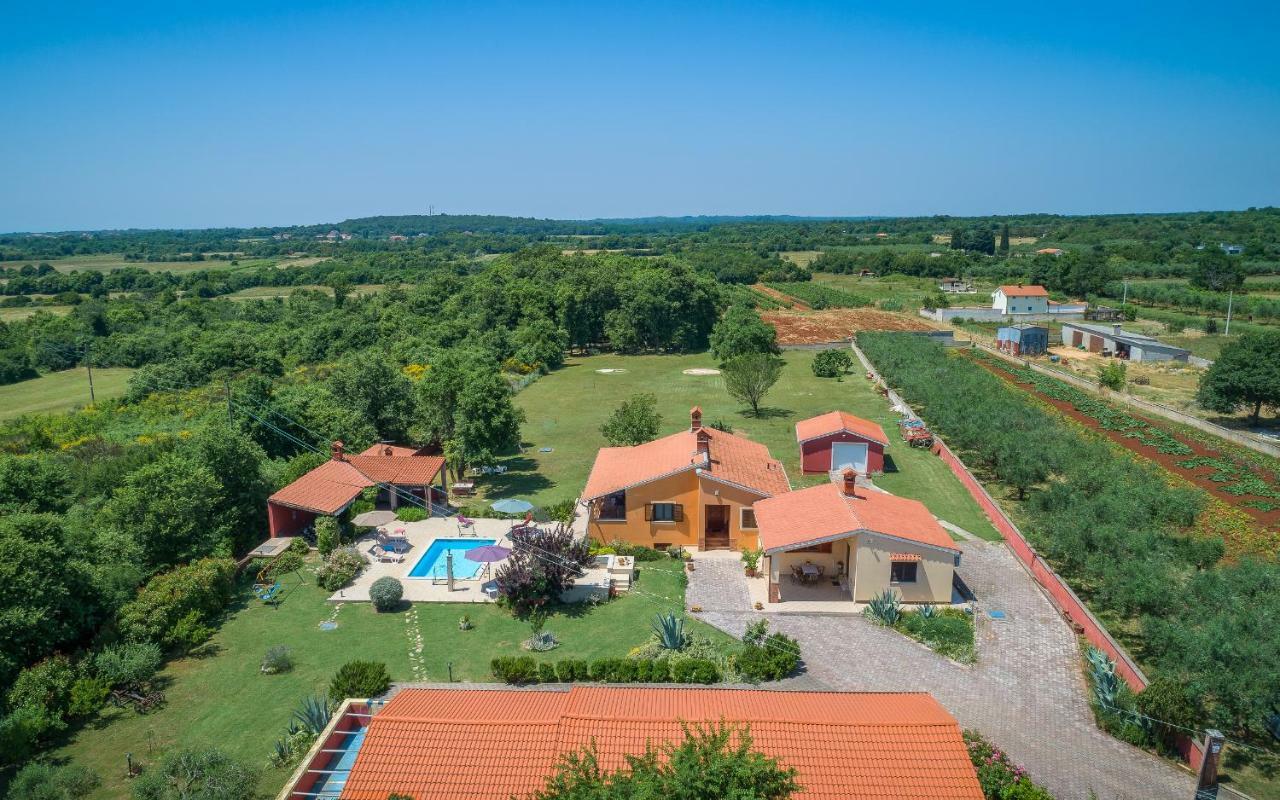 Vila Hacienda Rosemary Muntić Exteriér fotografie